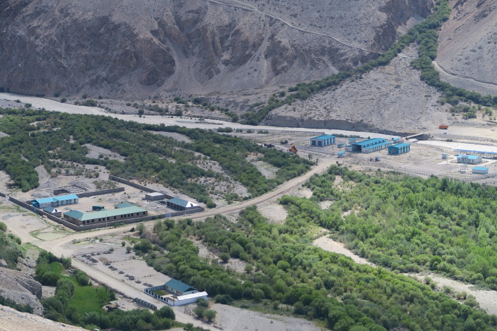 ランガールに建設中の入管施設。アフガニスタンを経てパキスタンを結ぶ。
