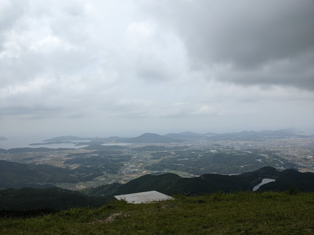 この日は曇りでしたけど糸島半島を望むことができました。
