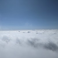 東峰山頂から雲海を望む。奇跡の雲海でした。
