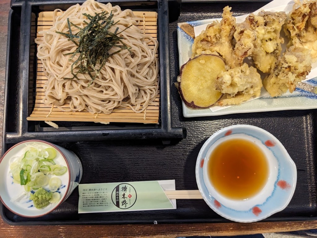 松本駅で天ぷら蕎麦をいただく
