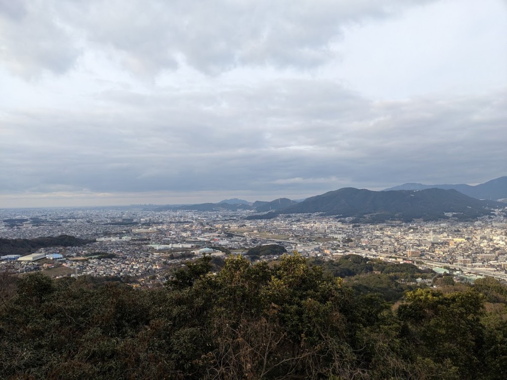 天拝山の展望所から福岡市街方面を望む