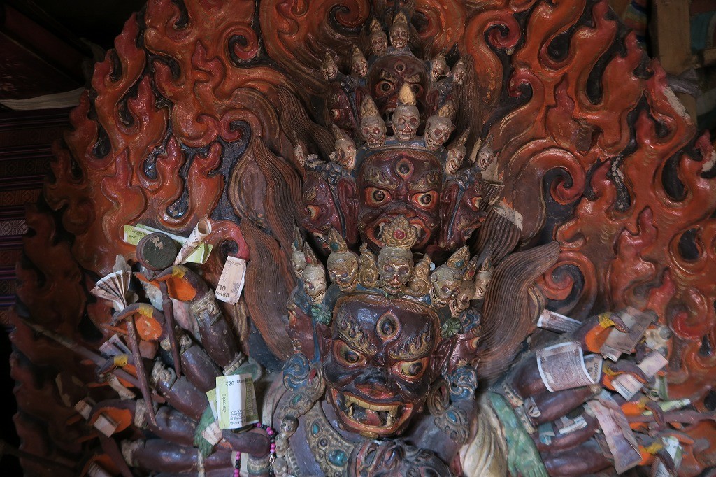 タクトク・ゴンパの仏像
