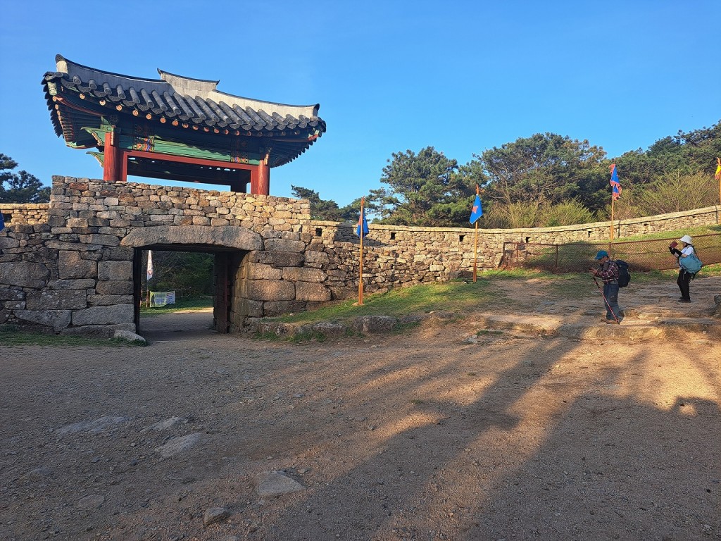 金井山北門