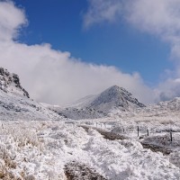 くじゅう星生崎手前よ久住山を望む、この日は霧氷の花が良く咲いていました。冬の山も気持ちが良い。