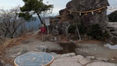 ■今日の一枚：宝満山の山頂広場。ここでよく登頂記念の写真がとられます。眺望もよくたどり着いた感があります。