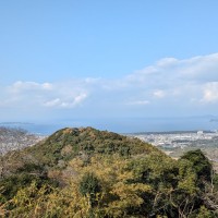 遠くに沖ノ島を望むことができる。福岡の西の方だと叶岳あたりから沖ノ島は望むことができるという。