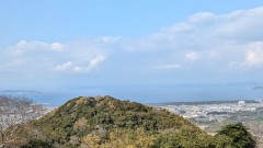 遠くに沖ノ島を望むことができる。福岡の西の方だと叶岳あたりから沖ノ島は望むことができるという。