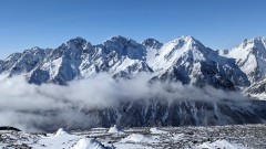 厳冬期の北アルプス青い空に白い山並みがとても美しい。これに出会えただけでも素晴らしい。