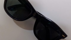 サングラスの画像、ちょっと味気ないけどご容赦願いたい。