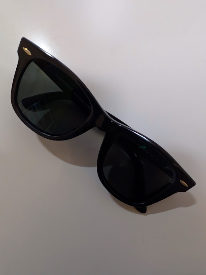 サングラスの画像、ちょっと味気ないけどご容赦願いたい。