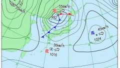 ■今日の一枚：日本海には低気圧があって東に進んでいます。今後平地、山地どちらも大荒れになるかもしれません。みなさんお気を付けください。
