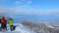 ■今日の1枚：大山の夏山道6合目、小さな避難小屋があってその前はちょっとした広場になっている。休憩する人も多い。