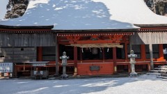 ■今日の一枚：雪化粧の英彦山奉幣殿。雪化粧はこれで見納め。これから生物たちが動き出し新緑まぶしい季節にかわっていくことだろう。